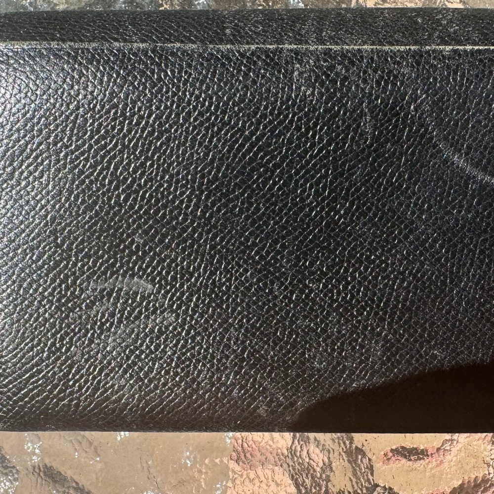 Vintage Valentino Garavani Black Wallet with Gold Accents - Picture 13 of 13